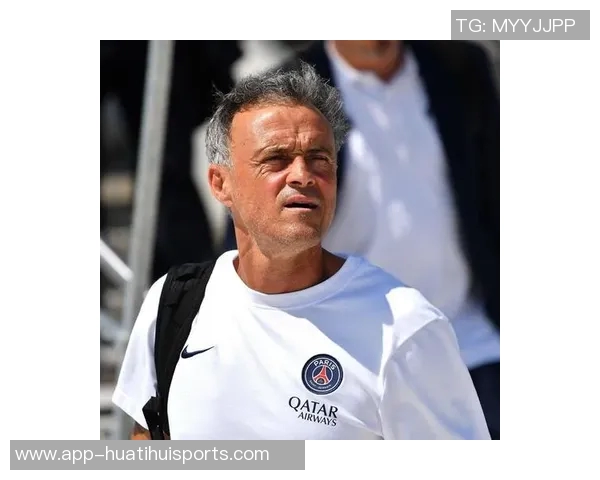 恩里克坚定支持舍瓦利耶:后卫失误不影响我们对他的信任