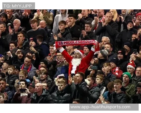 热刺球迷对球队推出的高价围巾表示强烈不满引发热议